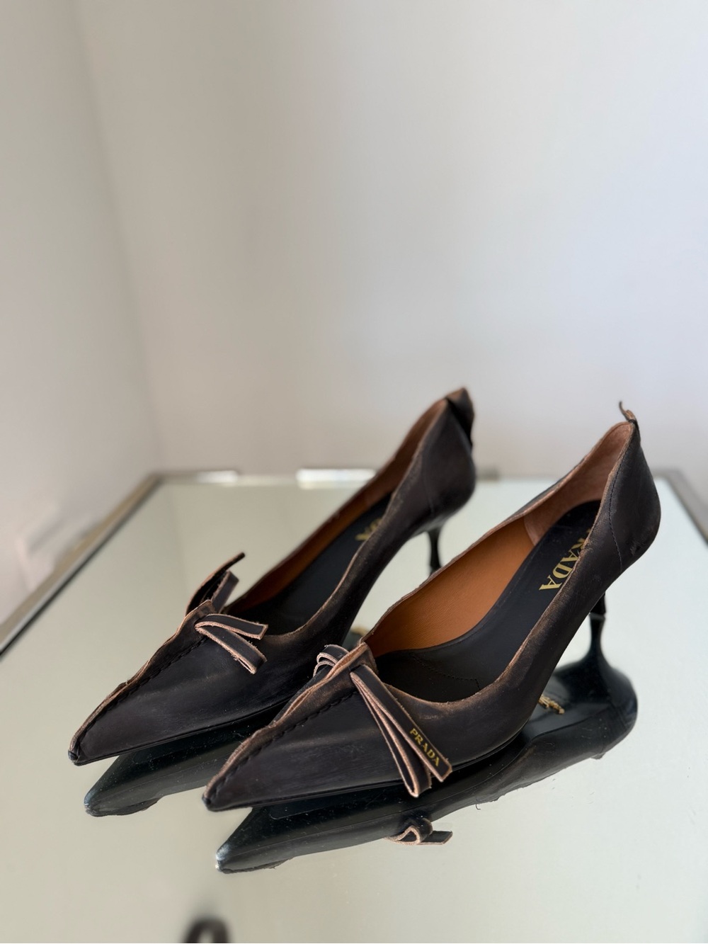 Prada FROM THE RUNWAY Antiqued leather pumps $1,590 38.5 - Picture 11 of 14